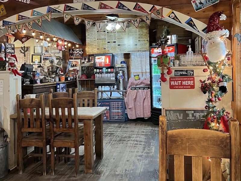 492 BBQ interior